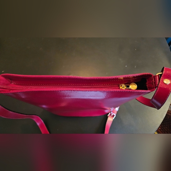 VINTAGE CRISTIAN Italian Cherry Red Genuine Leather shoulder bag. - Picture 7 of 14